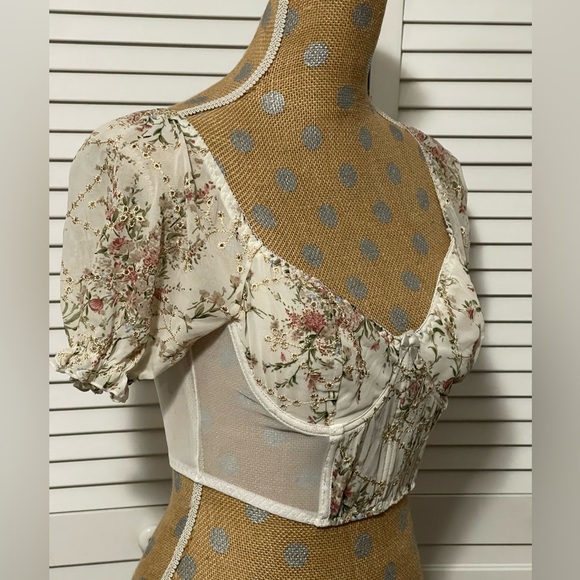 Tops - Vintage bracelet embroidered Y2K top bubble sleeves size small